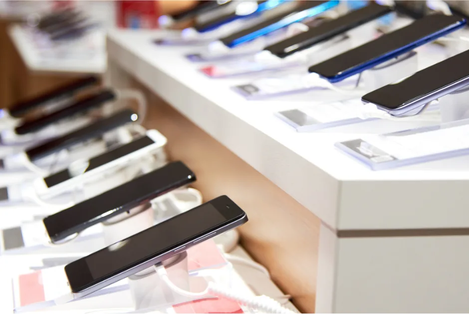 Smartphones exposés dans une boutique